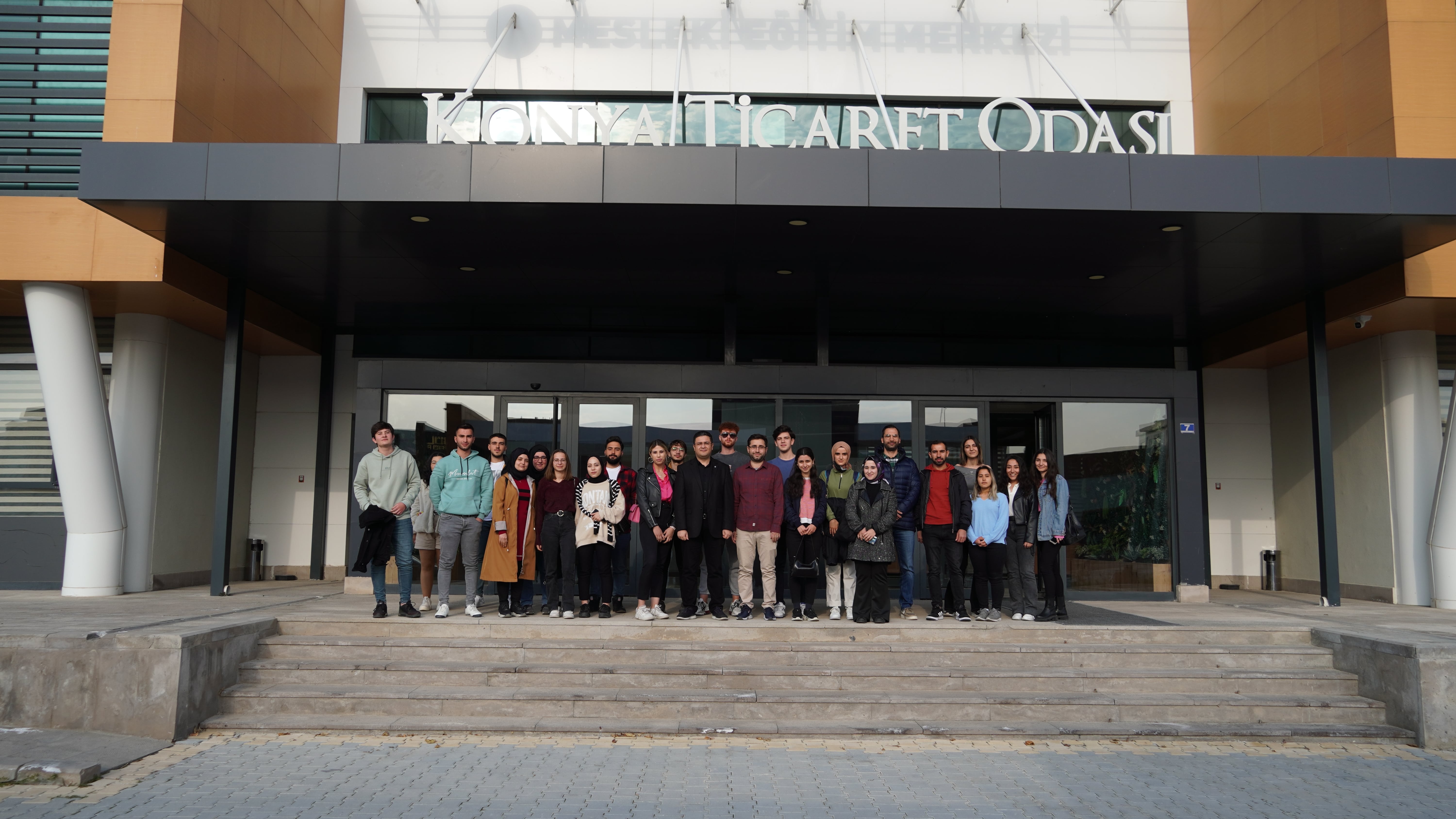 Selçuk Üniversitesi Dış Ticaret ve İşletme Bölümü Öğrencileri KTO Dış Ticaret Merkezi’ni Ziyaret Etti